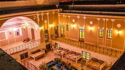 حیاط هتل سنتی سرای کهن یزد حیاط هتل سنتی سرای کهن یزد